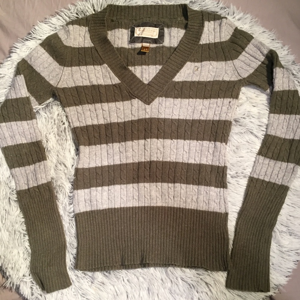 Green and Gray American Eagle Sweater. SZ M